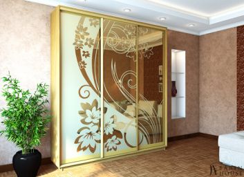 Купить Шкаф-купе трехдверный 152186